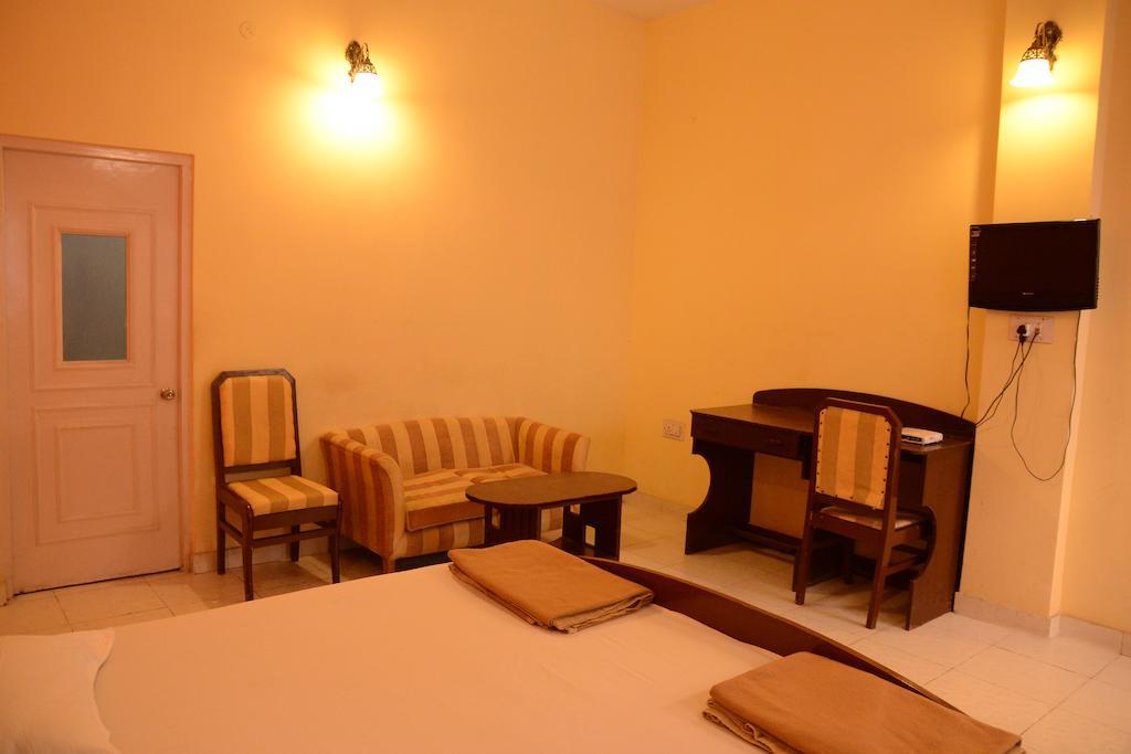 Hotel The Orient Kanpur Esterno foto